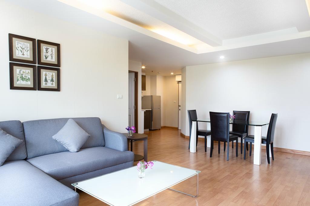 The Capital Resort @ Sukhumvit 50 曼谷 外观 照片 A living room in a serviced apartment in Bangkok, Thailand