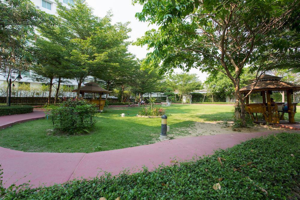 The Capital Resort @ Sukhumvit 50 曼谷 外观 照片 The campus