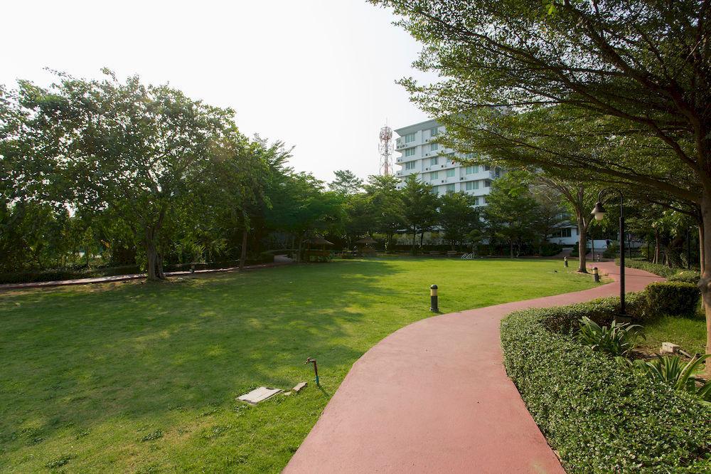 The Capital Resort @ Sukhumvit 50 曼谷 外观 照片 The park