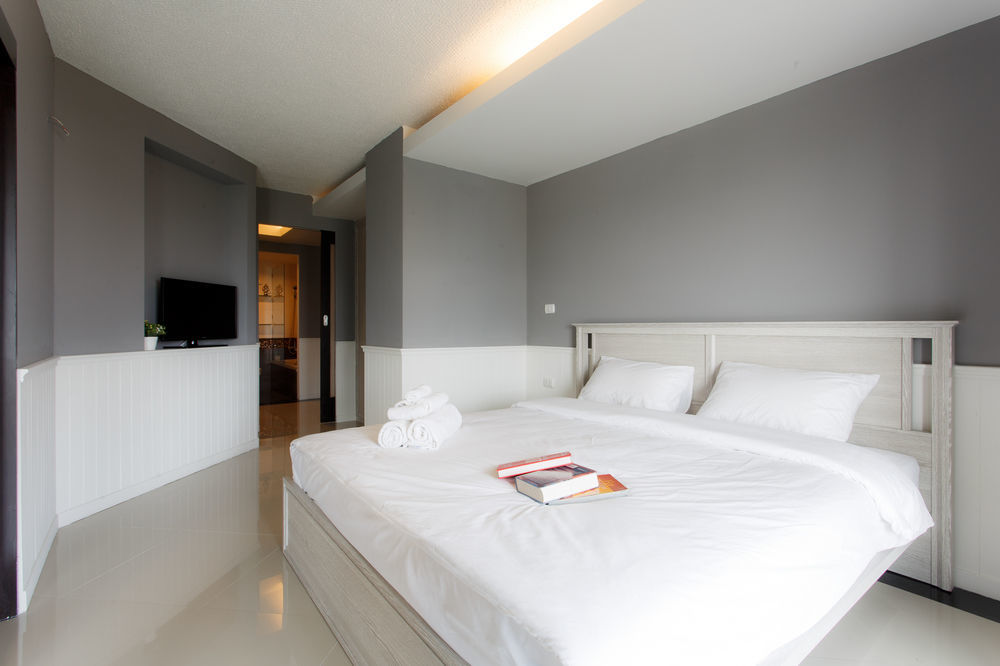 The Capital Resort @ Sukhumvit 50 曼谷 外观 照片 A bedroom in a hotel