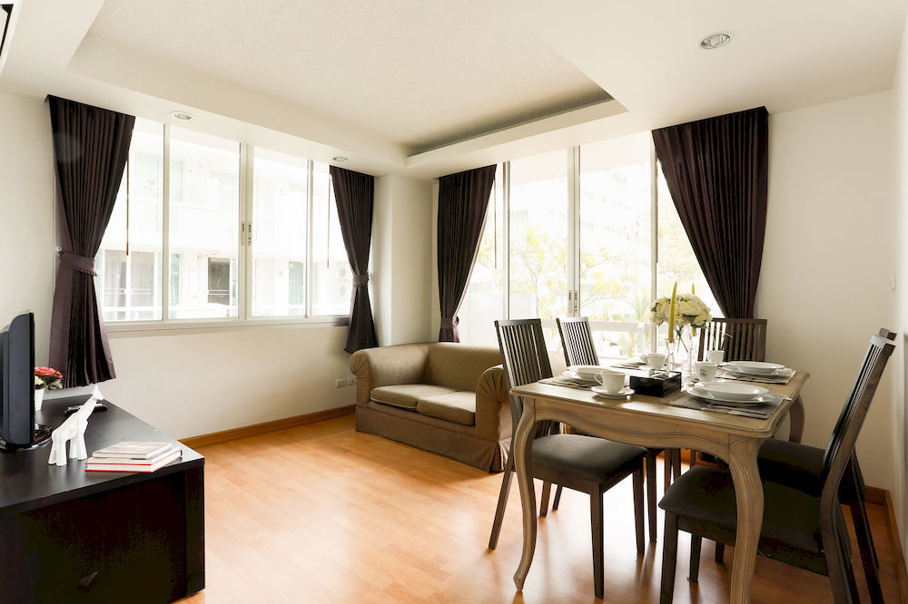 The Capital Resort @ Sukhumvit 50 曼谷 外观 照片 A dining room