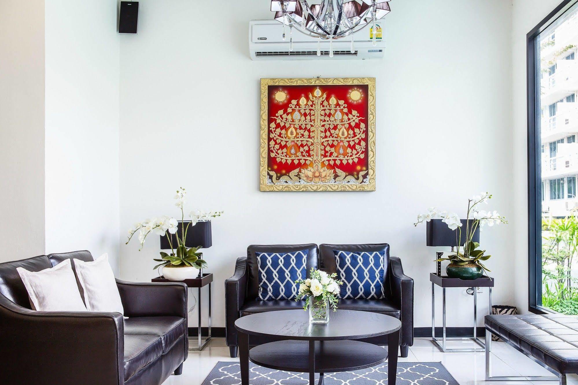 The Capital Resort @ Sukhumvit 50 曼谷 外观 照片 The interior of the Thai Embassy in Singapore