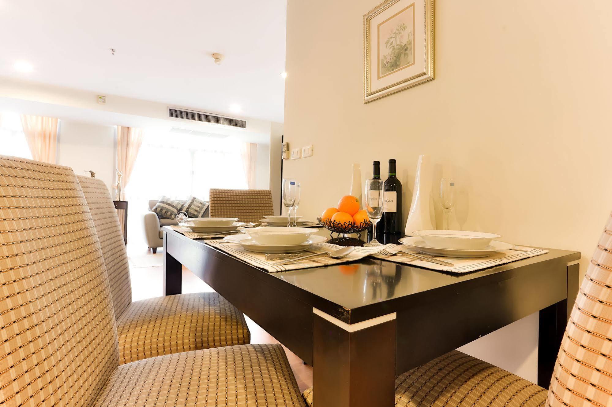 The Capital Resort @ Sukhumvit 50 曼谷 外观 照片 A dining room